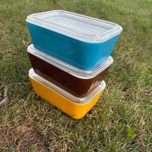 3 Pyrex Fridgies